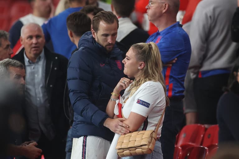 Harry Kane consoles wife after disappointing Euros defeat Harry Kane consoles wife after disappointing Euros defeat