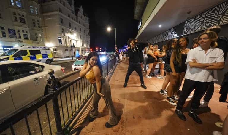 Brits head to packed nightclubs at midnight on ‘Freedom Day’ Brits head to packed nightclubs at midnight on ‘Freedom Day’