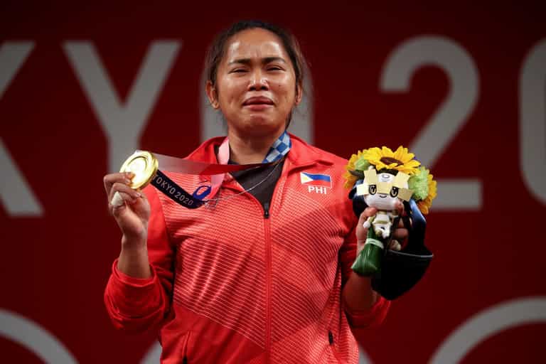 Filipino Olympic weightlifter will be given $660,000 and 2 houses for winning country’s first gold Filipino Olympic weightlifter will be given $660,000 and 2 houses for winning country’s first gold