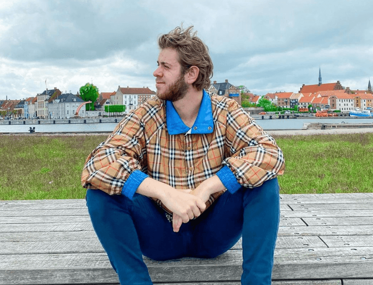 YouTuber Albert Dyrlund falls to his death from mountain while filming video YouTuber Albert Dyrlund falls to his death from mountain while filming video