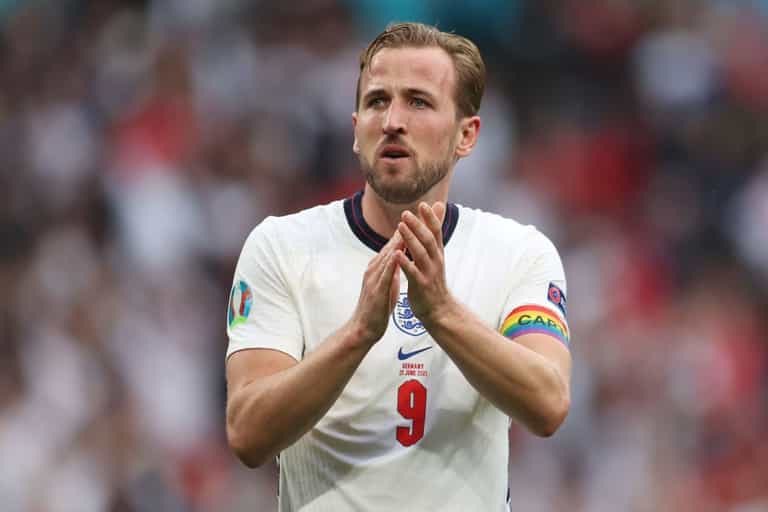 Harry Kane vows to ‘give everything’ for fan who died celebrating goal Harry Kane vows to ‘give everything’ for fan who died celebrating goal