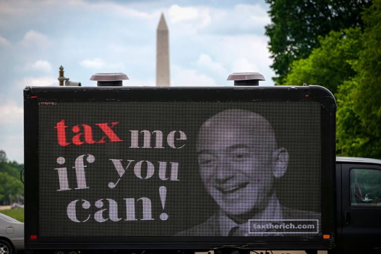 Jeff Bezos retires at 57 with $197 billion – 739,489 richer than the average American Jeff Bezos retires at 57 with $197 billion – 739,489 richer than the average American