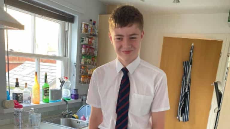 School boys wear skirts to school in protest of ‘no shorts’ policy School boys wear skirts to school in protest of ‘no shorts’ policy