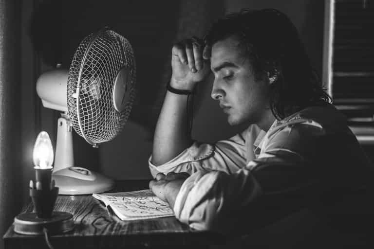 This is how much it’s costing you to keep your fan on all night This is how much it’s costing you to keep your fan on all night