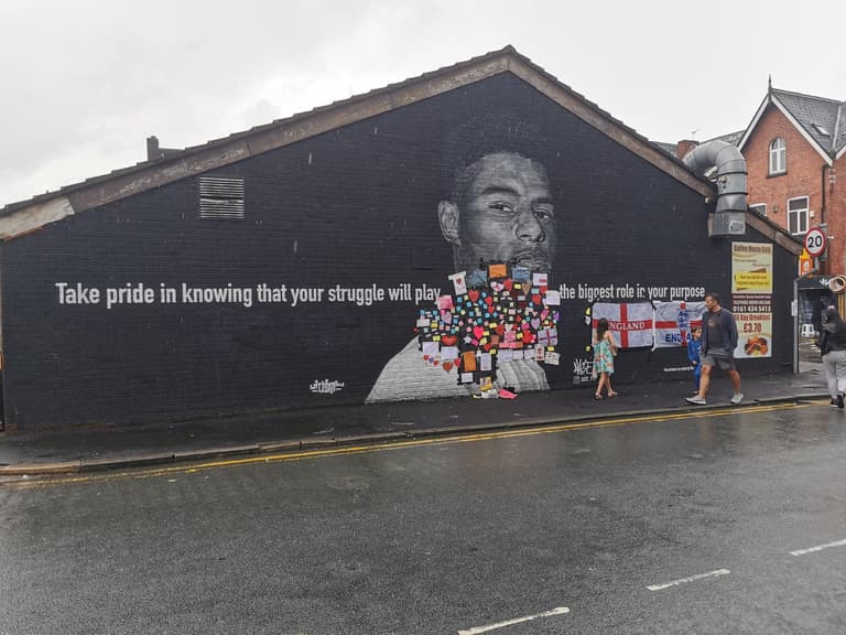 Marcus Rashford responds after defaced mural is covered in messages of support Marcus Rashford responds after defaced mural is covered in messages of support