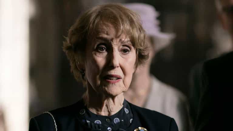 Sherlock star Una Stubbs dies aged 84 Sherlock star Una Stubbs dies aged 84