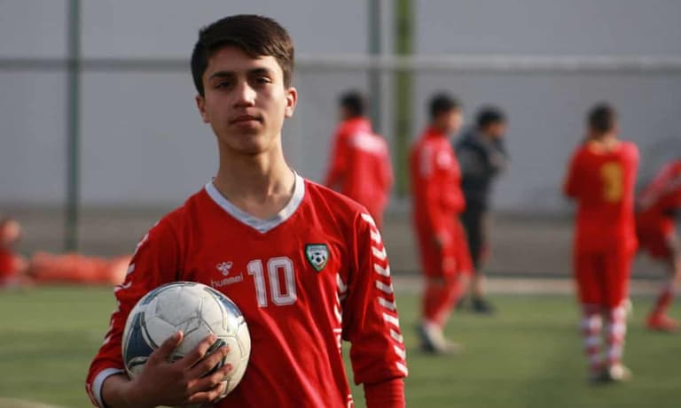 Afghan youth footballer died in fall from US plane trying to leave Kabul Afghan youth footballer died in fall from US plane trying to leave Kabul