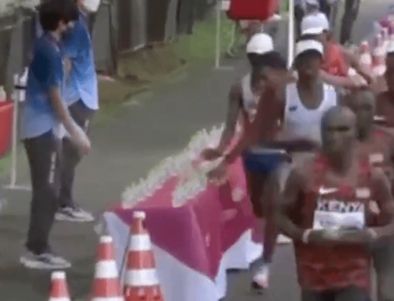 Marathon runner criticised for knocking over water in ‘Olympic sh*thousery’ Marathon runner criticised for knocking over water in ‘Olympic sh*thousery’