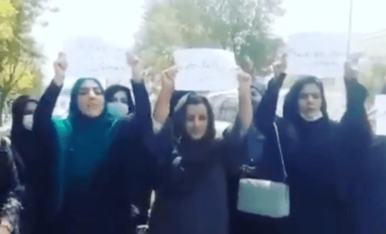Brave Afghan women stand up to Taliban in street protests Brave Afghan women stand up to Taliban in street protests