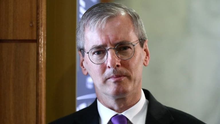 UK ambassador is still in Kabul airport to process visas for evacuees UK ambassador is still in Kabul airport to process visas for evacuees
