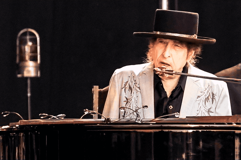 Bob Dylan accused of sexually abusing a 12-year-old in 1965 Bob Dylan accused of sexually abusing a 12-year-old in 1965