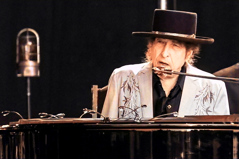 Bob Dylan accused of sexually abusing a 12-year-old in 1965 Bob Dylan accused of sexually abusing a 12-year-old in 1965