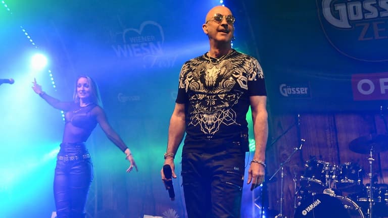 Anti-vaxxer singer of Right Said Fred rushed to hospital with Covid Anti-vaxxer singer of Right Said Fred rushed to hospital with Covid