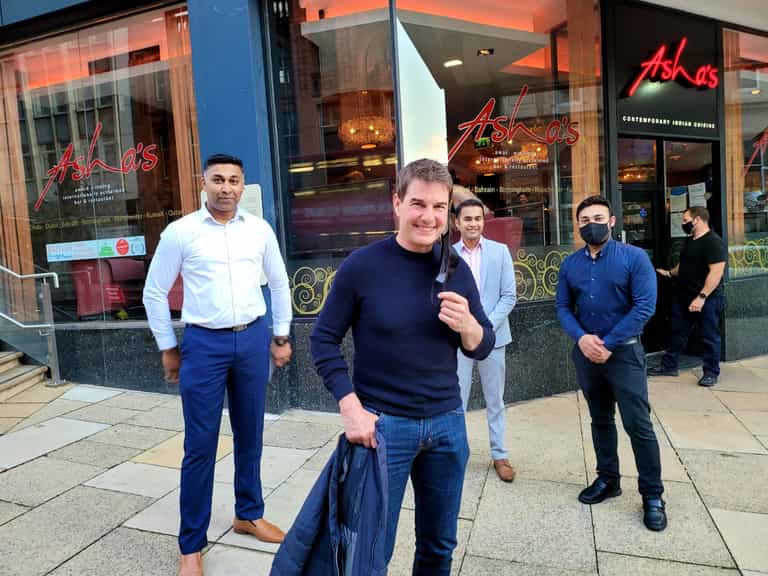 Tom Cruise casually grabbing a curry in Birmingham is content we love Tom Cruise casually grabbing a curry in Birmingham is content we love