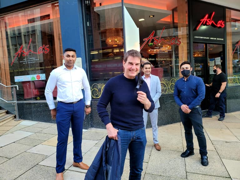 Tom Cruise casually grabbing a curry in Birmingham is content we love Tom Cruise casually grabbing a curry in Birmingham is content we love