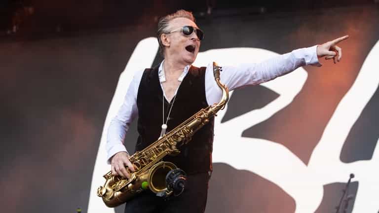 UB40 saxophonist Brian Travers dies aged 62 UB40 saxophonist Brian Travers dies aged 62