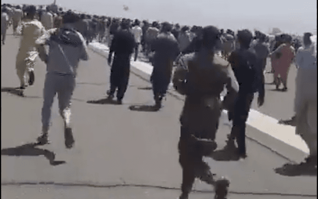 US troops fire shots as Afghans climb airbridges amid chaos at Kabul airport US troops fire shots as Afghans climb airbridges amid chaos at Kabul airport