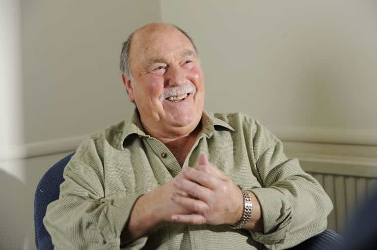 Tottenham and England legend Jimmy Greaves dies aged 81 Tottenham and England legend Jimmy Greaves dies aged 81