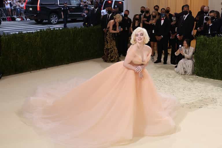 Billie Eilish says she lost 100,000 followers ‘because of the boobs’ Billie Eilish says she lost 100,000 followers ‘because of the boobs’