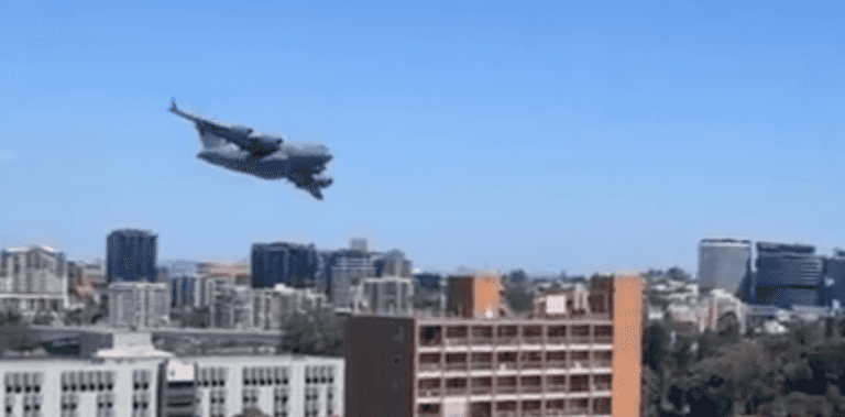 Cargo jet weaves through skyscrapers in Brisbane in tense moment Cargo jet weaves through skyscrapers in Brisbane in tense moment