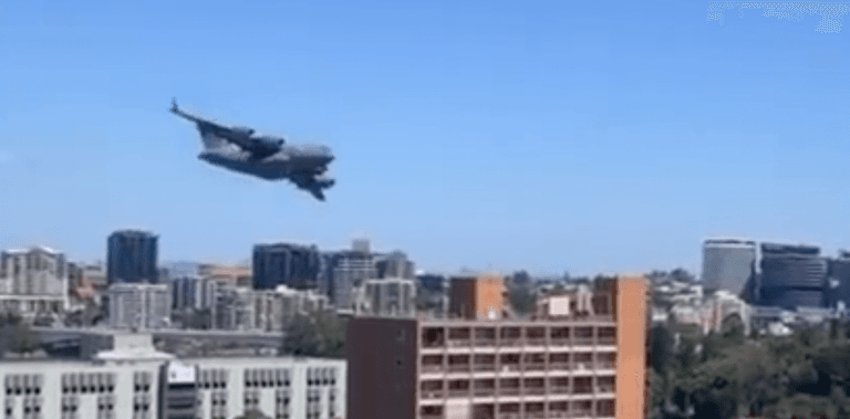 Cargo jet weaves through skyscrapers in Brisbane in tense moment Cargo jet weaves through skyscrapers in Brisbane in tense moment
