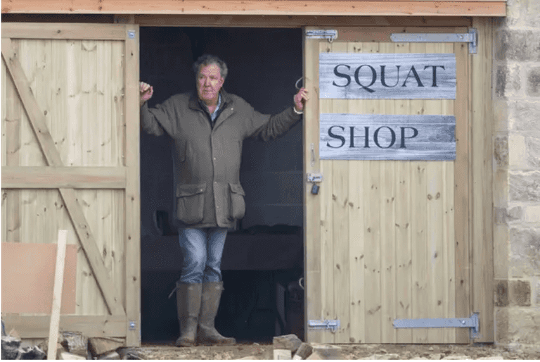 Jeremy Clarkson’s Range Rover dumped with compost by eco-protestors Jeremy Clarkson’s Range Rover dumped with compost by eco-protestors