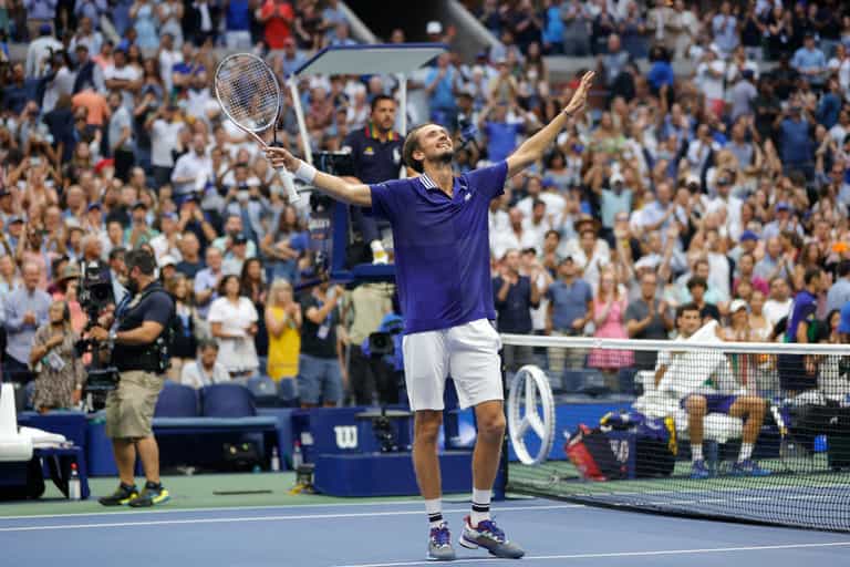 Daniil Medvedev beats Novak Djokovic in US Open men’s final Daniil Medvedev beats Novak Djokovic in US Open men’s final
