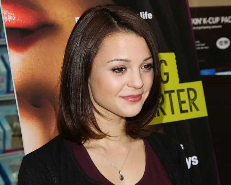 Skins’ Kathryn Prescott in critical condition after being hit by truck Skins’ Kathryn Prescott in critical condition after being hit by truck