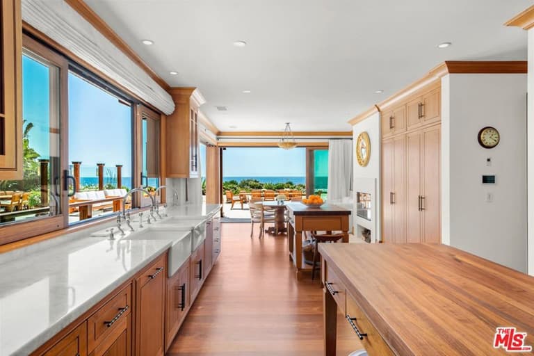 Pierce Brosnan takes $100M home off-market after a year without an offer Pierce Brosnan takes $100M home off-market after a year without an offer
