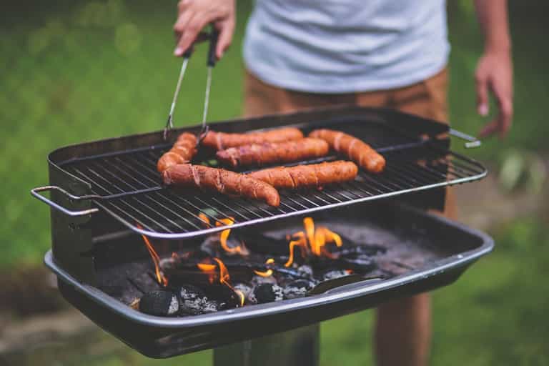 Vegan woman complains about the smell after neighbours cook meat outside Vegan woman complains about the smell after neighbours cook meat outside