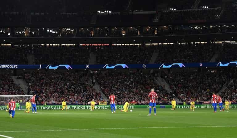 Atlético Madrid ultras boo Liverpool players taking the knee Atlético Madrid ultras boo Liverpool players taking the knee