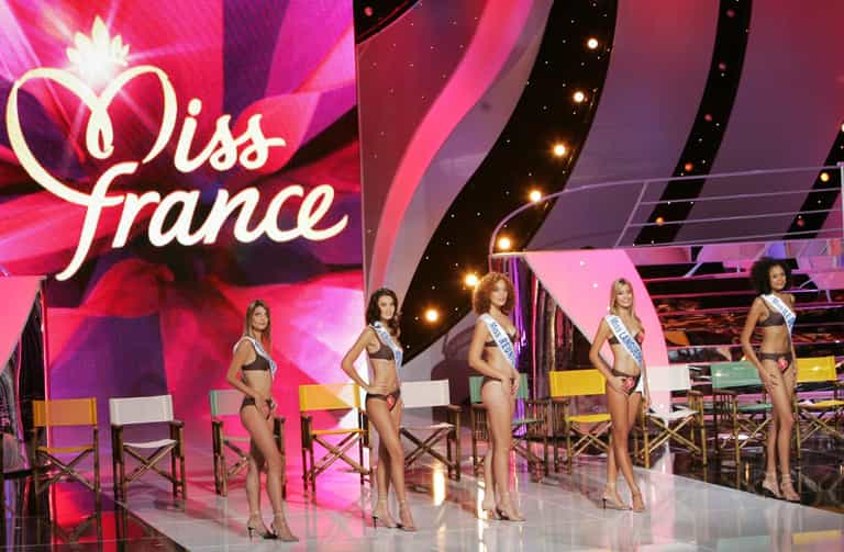 Beauty pageant sued for ‘selecting based on appearance’ Beauty pageant sued for ‘selecting based on appearance’