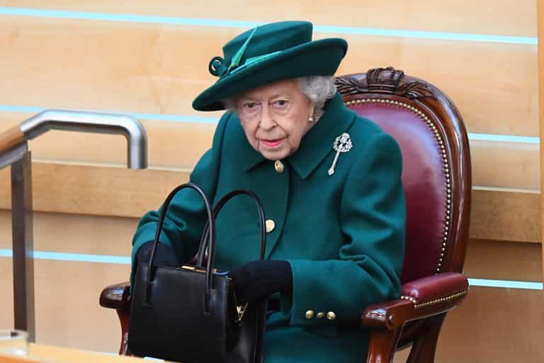 Queen Elizabeth allegedly paying for Prince Andrew’s defence Queen Elizabeth allegedly paying for Prince Andrew’s defence