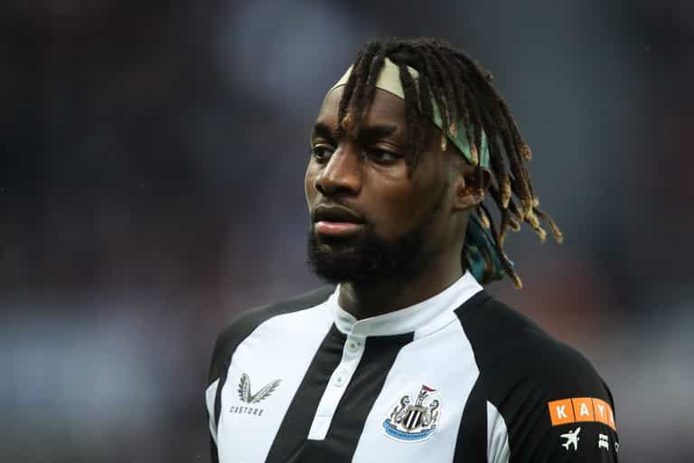 Allan Saint-Maximin thanks ‘gentle’ Steve Bruce in heartfelt tweet after sacking Allan Saint-Maximin thanks ‘gentle’ Steve Bruce in heartfelt tweet after sacking