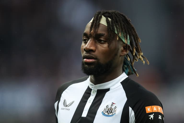 Allan Saint-Maximin thanks ‘gentle’ Steve Bruce in heartfelt tweet after sacking Allan Saint-Maximin thanks ‘gentle’ Steve Bruce in heartfelt tweet after sacking