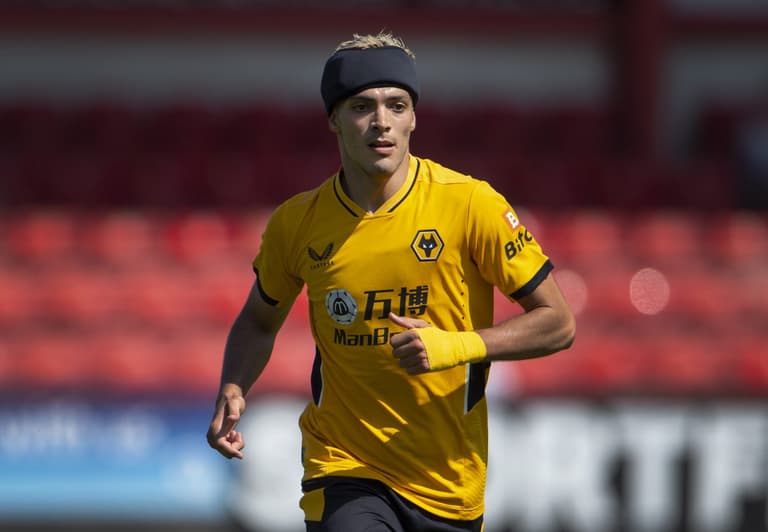Wolves striker Raul Jimenez doesn’t blame David Luiz for head injury Wolves striker Raul Jimenez doesn’t blame David Luiz for head injury