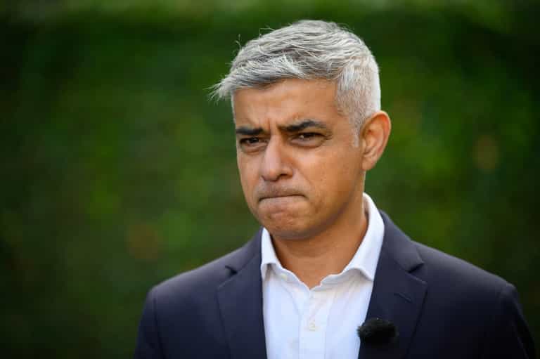 Sadiq Khan hints at night tube reopening Sadiq Khan hints at night tube reopening