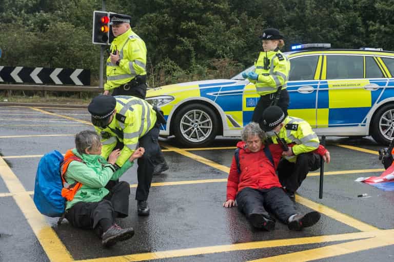Insulate Britain asks M25 motorists to drive at 20mph so they can protest Insulate Britain asks M25 motorists to drive at 20mph so they can protest