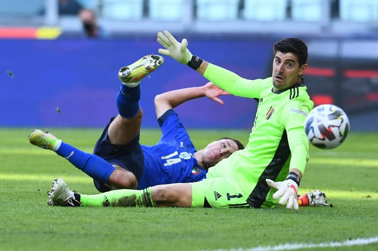 Van der Vaart tells Courtois to ‘stop whining’ about number of games in the football calendar Van der Vaart tells Courtois to ‘stop whining’ about number of games in the football calendar