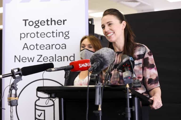Jacinda Ardern warns service workers they could be sacked if they don’t get jabbed in a month Jacinda Ardern warns service workers they could be sacked if they don’t get jabbed in a month