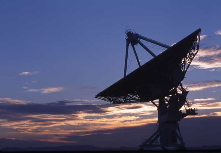 Strange radio waves from centre of galaxy are baffling astronomers Strange radio waves from centre of galaxy are baffling astronomers