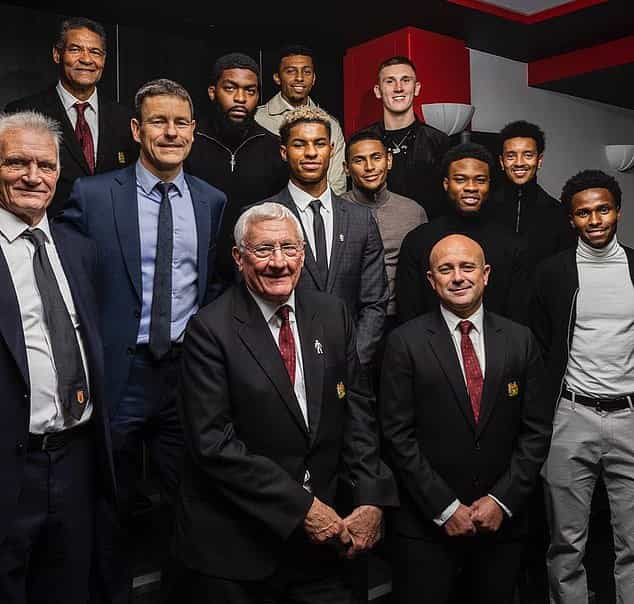 Marcus Rashford acknowledges Manchester Utd legends after receiving honorary degree Marcus Rashford acknowledges Manchester Utd legends after receiving honorary degree