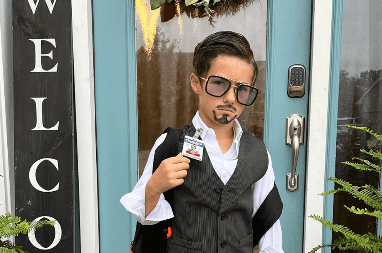 Mum shares heartbreaking photo of son crying after being bullied for Tony Stark costume Mum shares heartbreaking photo of son crying after being bullied for Tony Stark costume