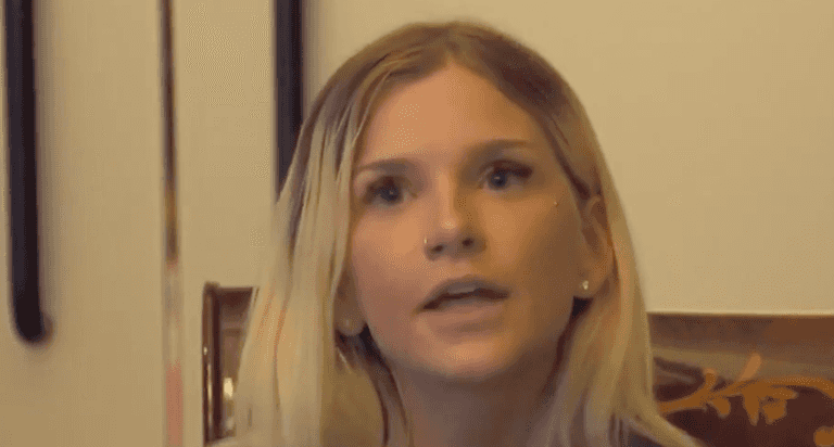 Mother banned from volunteering at child’s school because of OnlyFans account Mother banned from volunteering at child’s school because of OnlyFans account