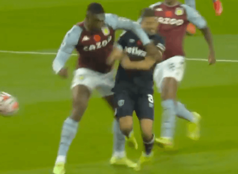 Everybody is confused why Kortney Hause wasn’t sent off for Aston Villa Everybody is confused why Kortney Hause wasn’t sent off for Aston Villa