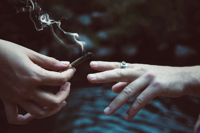 Kids ‘like when mum smokes weed’ because they ‘get McDonald’s when she gets munchies’ Kids ‘like when mum smokes weed’ because they ‘get McDonald’s when she gets munchies’