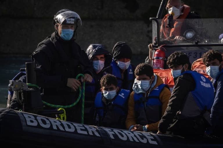 UK promises to pay France £54m ‘within weeks’ to help stop migrant crossings UK promises to pay France £54m ‘within weeks’ to help stop migrant crossings
