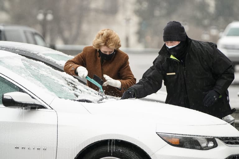 Drivers face fine if they leave engine running to defrost windscreen Drivers face fine if they leave engine running to defrost windscreen