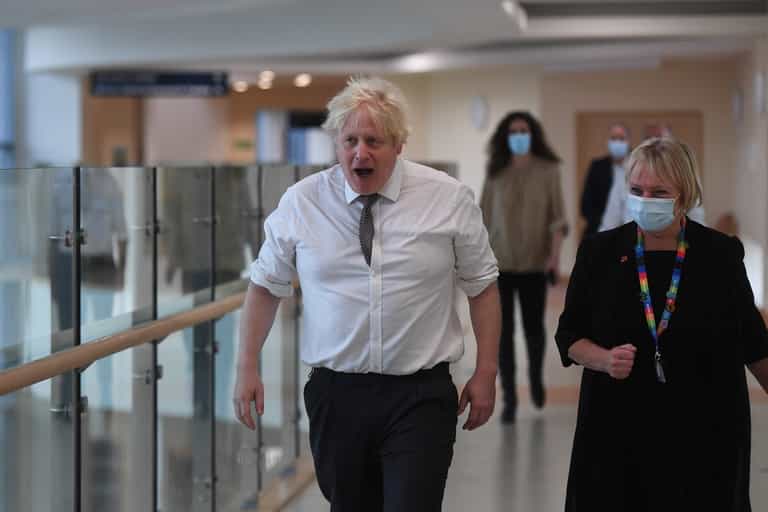 PM urges public to wear face masks, forgets he ignored plea at hospital last week PM urges public to wear face masks, forgets he ignored plea at hospital last week