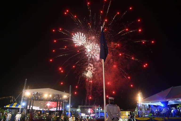 Barbados ditches Queen as head of state and becomes world’s newest republic Barbados ditches Queen as head of state and becomes world’s newest republic